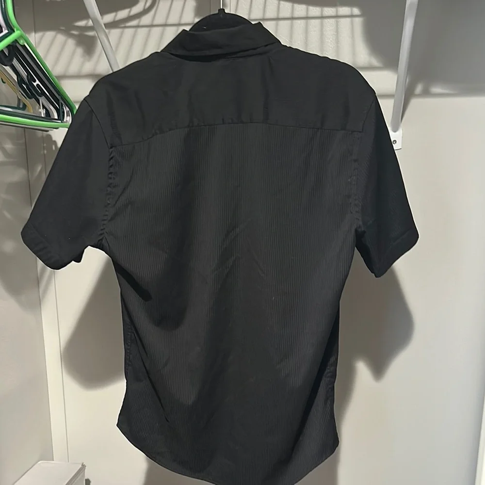 Black Casual Button Down Shirt with Relaxed Fit - Picture 3 of 4